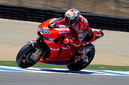 Laguna Seca, libere 1: Stoner parte col piede giusto