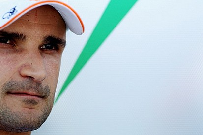 Liuzzi sbatte all'ultima curva: bandiera rossa!