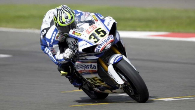 Cal Crutchlow vittorioso in gara 1 a Silverstone