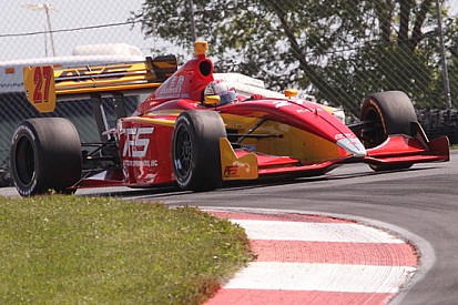 Prima pole e record della pista per Plowman