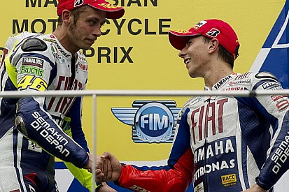 Valentino adesso gioca una partita doppia