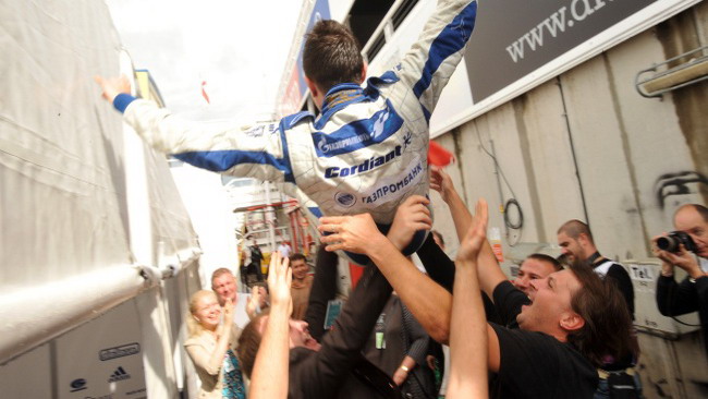 Mikhail Aleshin vince il titolo dopo una lunga battaglia