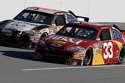Bowyer la spunta in volata a Talladega