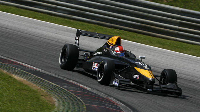 Melville McKee in pole all'ultimo secondo