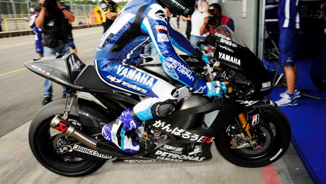 Primi giri con la Yamaha 1000 per Ben Spies