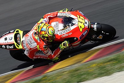 Ducati al lavoro a porte chiuse al Mugello