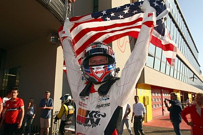 Michael Lewis rimonta e vince al Mugello