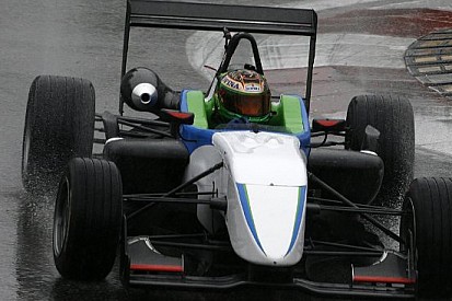 Nicholas Latifi firma con BVM Target