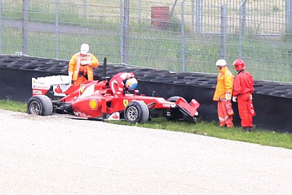 Alonso ha sbattuto nelle barriere del Correntaio