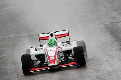 Brands Hatch, Gara 1: Mirocha strepitoso sul bagnato