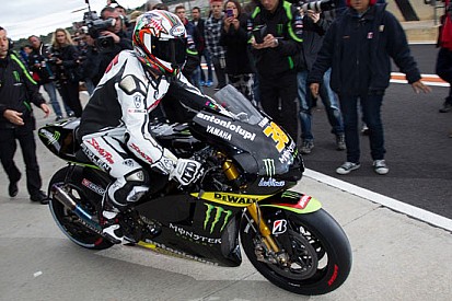 Loris Capirossi si diverte sulla Yamaha a Valencia