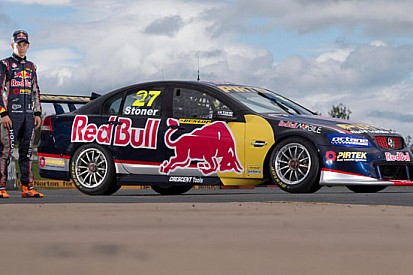 Casey Stoner presenta la sua Holden Commodore
