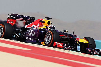 Vettel domina in Bahrein, mentre Alonso soffre