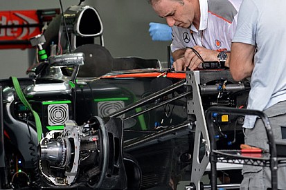 Prima deroga al coprifuoco per la McLaren