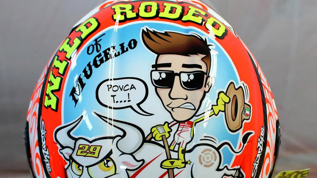 Iannone si da al rodeo sul suo casco per il Mugello
