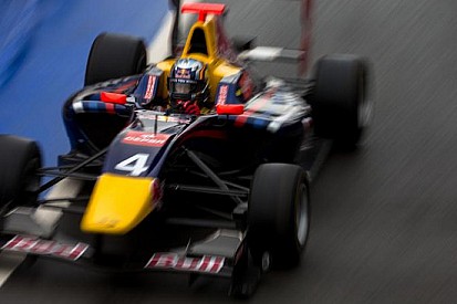 Carlos Sainz il più veloce a Silverstone