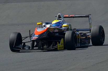 Urrutia dalla pole alla vittoria in gara 2 a Silverstone
