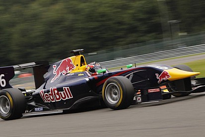 Daniil Kvyat vince gara 1 dietro alla safety car