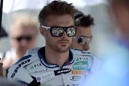 Solo una forte contusione al collo per Leon Camier