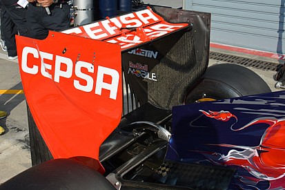 Toro Rosso: ala quasi piatta e senza soffiaggi