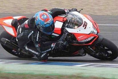 Ecco Marco Melandri in sella all'Aprilia RSV4