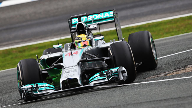 Rosberg ed Hamilton elogiano l'affidabilità della W05