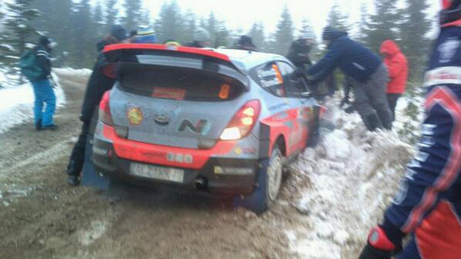 Svezia, PS12: Latvala allunga, Kubica e Hanninen out