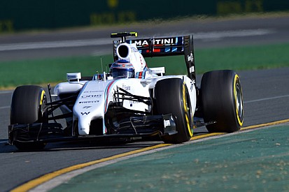 Sorrisi a metà nel box Williams dopo le prime libere