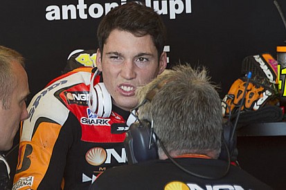 Aleix Espargaro distratto dal jump start di Lorenzo