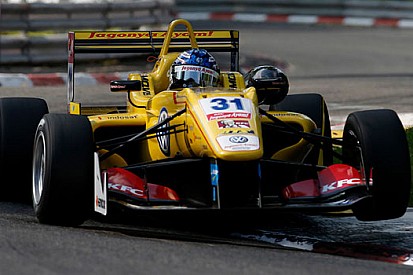 Blomqvist beffa Ocon grazie alla safety car in gara 2