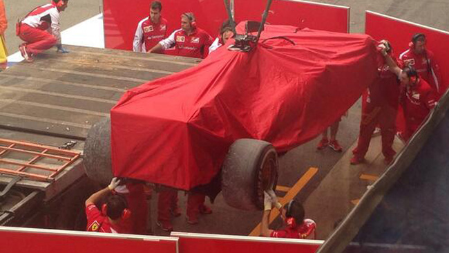 Barcellona, Ore 17: Raikkonen veloce, ma va in sabbia