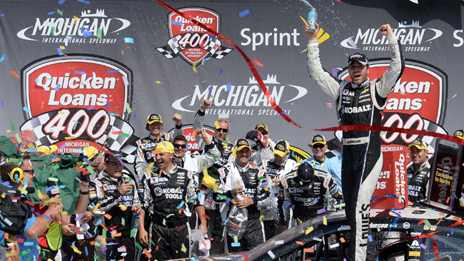 Jimmie Johnson trionfa anche in Michigan