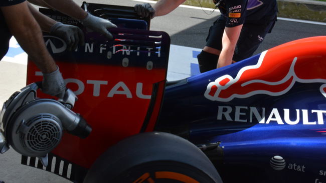 Red Bull: grande soffiaggio sulla paratia dell'ala dietro