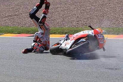 Ecco le impressionanti foto della caduta di Marquez