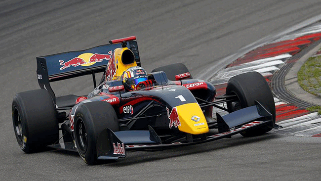 Carlos Sainz jr domina Gara 1
