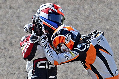 Schouten e Deroue: la rissa costa 2 punti sulla licenza