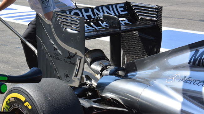 McLaren: mini-flap triangolari sulle paratie dell'ala