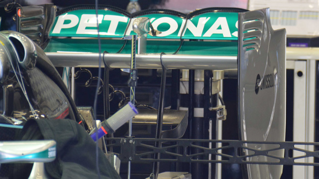 Mercedes: tre archi sull'ala posteriore della W05