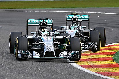 Mercedes: Rosberg e Hamilton convocati a Brackley