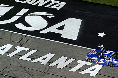 Kasey Kahne trionfa a sorpresa ad Atlanta