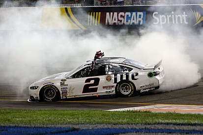 Keselowski regala la 400esima vittoria alla Penske