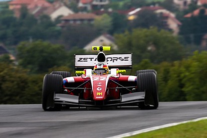 Merhi si prende la pole. Sainz secondo