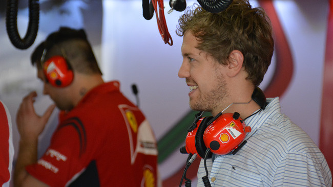 Ecco Sebastian Vettel nel box della Ferrari