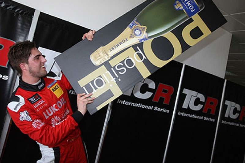 Pepe Oriola in pole al Valencia nel dominio delle Seat