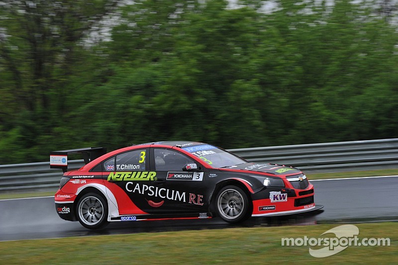 Tom Chilton le plus rapide du warm-up