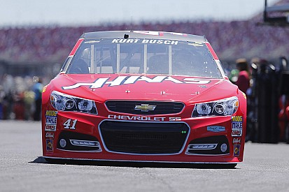 Kurt Busch manda en la segunda práctica en Charlotte
