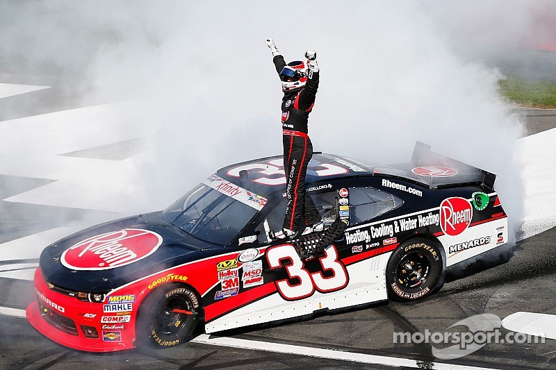 Dillon dominó en Charlotte