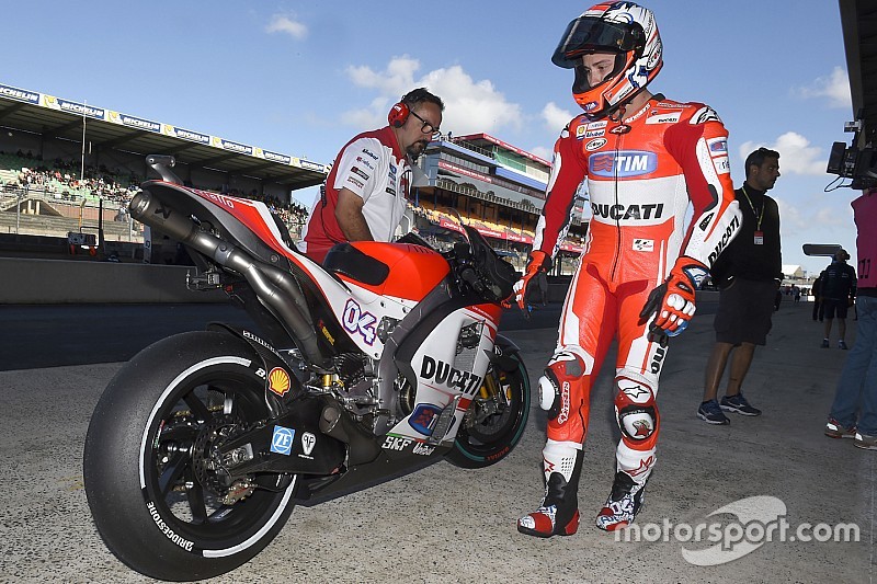 EL1 - Lorenzo pris en sandwich par les Ducati