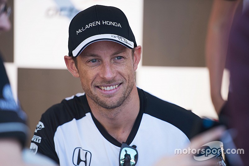 Button reprova acusação de Verstappen a Grosjean: “não se faz coisas assim”