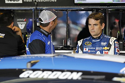 Cambios en el equipo de pits de Jeff Gordon para Michigan